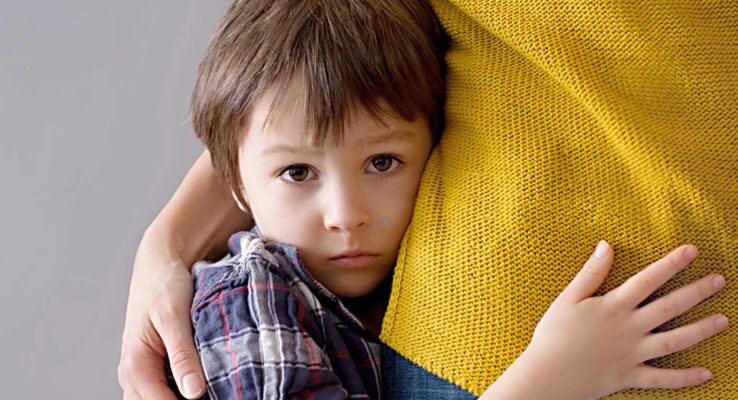 10 راه برای کمک به کاهش اضطراب دوران کودکی و مهار ترس